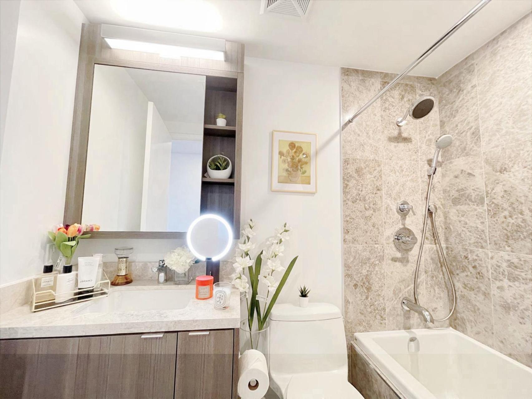 Deluxe In Downtown With Amazing View * Toronto